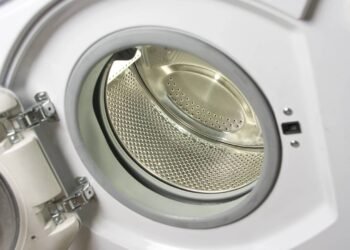 Especialista esclarece o maior mito sobre limpeza da máquina de lavar que muitas donas de casa usa