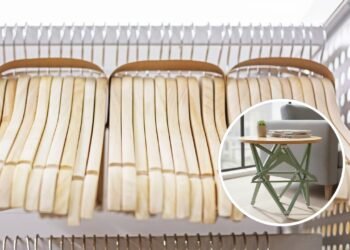 Peguei meus cabides de madeira, que não estava usando e os transformei em uma ideia muito original