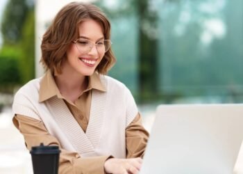 O truque que as mulheres ocupadas estão usando para manter o cabelo hidratado e cheiroso