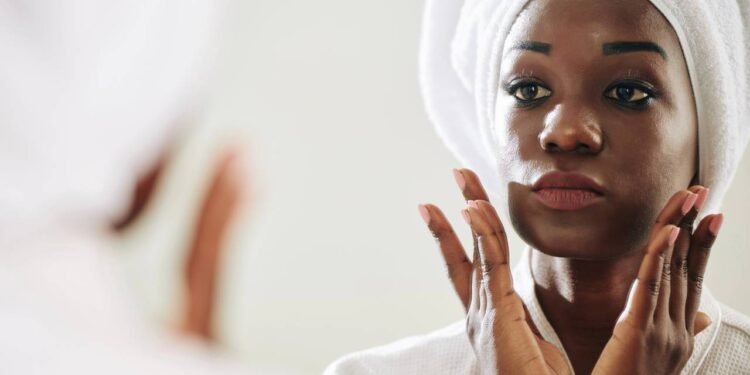 a pele negra possui particularidades que exigem uma atenção diferenciada - Créditos: depositphotos.com / DragonImages