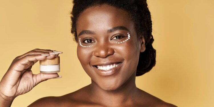 A hidratação mantém a elasticidade e o viço da pele negra - Créditos: depositphotos.com / AllaSerebrina