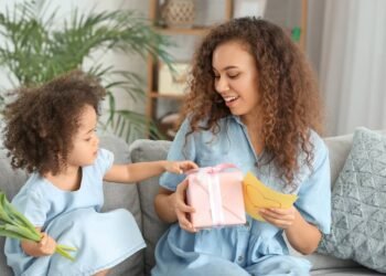 O kit de natal que vai transformar a rotina de quem tem cabelo cacheado