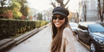 Adeus aos bonés, a tendência que eleva qualquer look e chega com força total neste em 2026