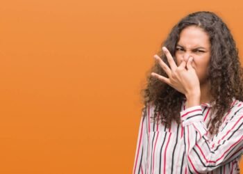 Pare de sofrer com o calor e aprenda a controlar a transpiração com estas dicas simples