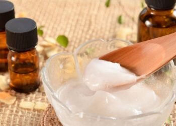 Como fazer óleo corporal caseiro e natural para hidratar a pele em casa