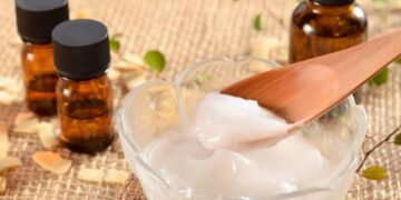 Como fazer óleo corporal caseiro e natural para hidratar a pele em casa