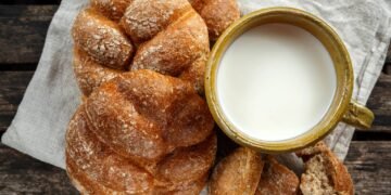 Como fazer pão de fermentação natural caseiro, uma receita fácil e macia com apenas 3 ingredientes