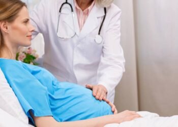 Internação de 14 dias não zera a sua licença-maternidade de 120 dias