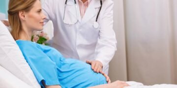 Internação de 14 dias não zera a sua licença-maternidade de 120 dias