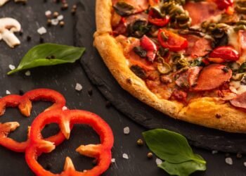 Esta receita de pimentão pode ser preparada pouco antes de adicioná-lo à pizza e o resultado é espetacular