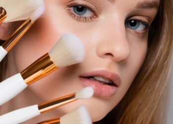 Entenda para que serve cada pincel de maquiagem e como usar do jeito certo