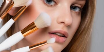 Entenda para que serve cada pincel de maquiagem e como usar do jeito certo