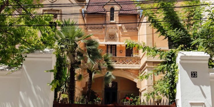 Plantas trepadeiras são aliadas perfeitas para cobrir paredes externas - Créditos: depositphotos.com / IgorVetushko