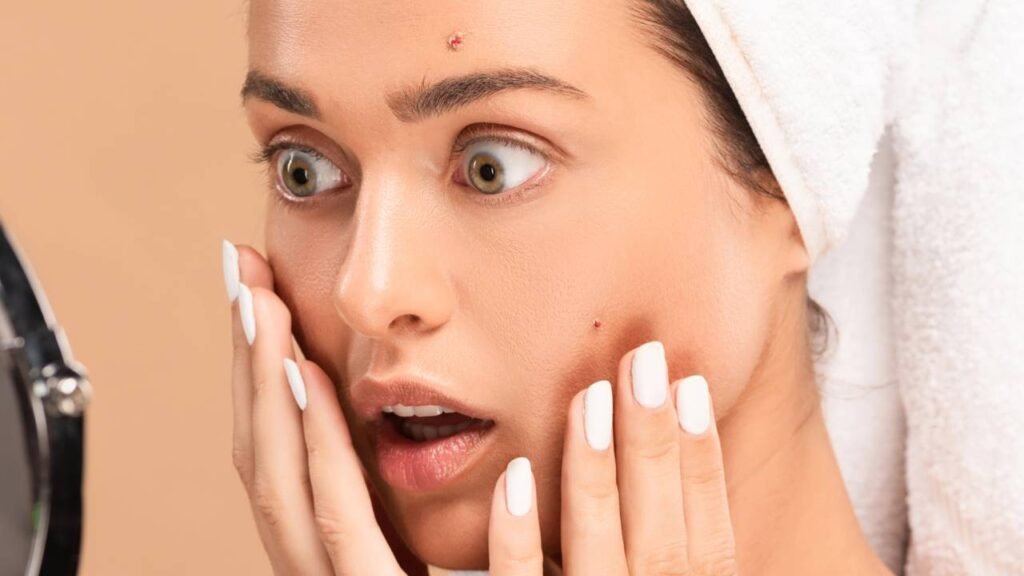 O que um cubo de gelo faz em 2 minutos no rosto vai te surpreender