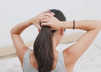 Fora de moda, a nova tendência descolada para prender os cabelos no verão de 2026 vai ser sucesso