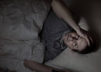 A doença rara que começa com uma simples insônia e pode levar a demência em poucos meses