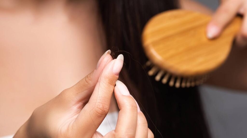 Saiba como a perda de peso rápida pode estar causando a queda do seu cabelo