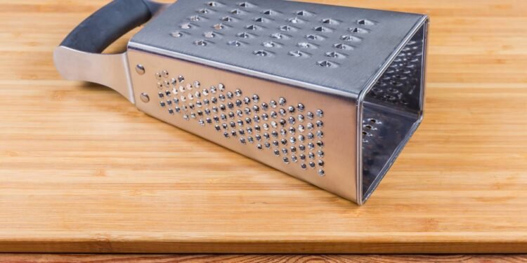 O detalhe que impede o queijo de travar no ralador