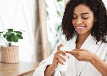 O erro de maquiagem que deixa qualquer mulher com aparência mais velha