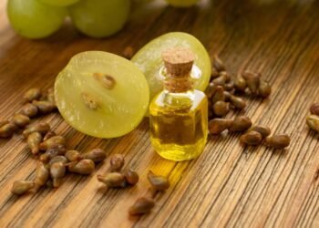 O demaquilante suave que remove maquiagem e trata a pele ao mesmo tempo