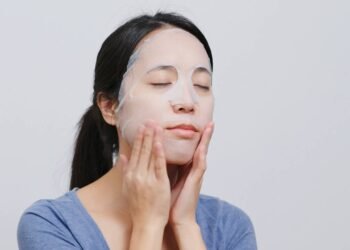 Aprendi com as japonesa essa técnica muito elogiada por dermatologistas que ajuda a manter a pele jovem