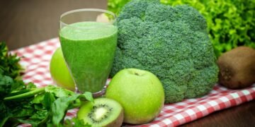 O suco verde que acalma o estômago e ajuda até quem sofre com gastrite