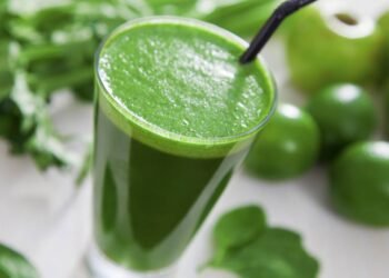 O suco verde que acalma o estômago e ajuda até quem sofre com gastrite