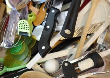 Adeus aos talheres misturados na cozinha, a alternativa que decora e organiza ao mesmo tempo