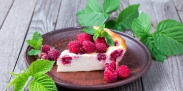 Receita de bolo de sorvete de morango com chantilly, rápida e fácil