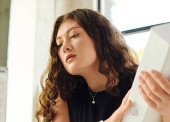 O corte de cabelo que transmite elegância e autoridade no ambiente de trabalho