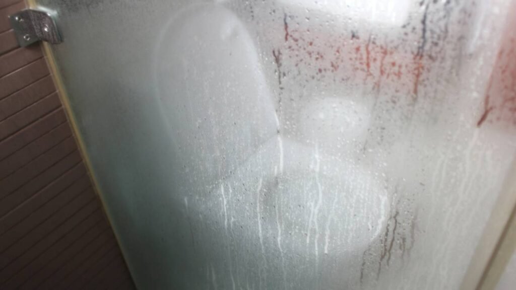 Descobri por que meu banheiro não secava mesmo com a janela aberta e resolvi com isso