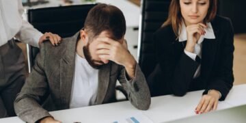 Como a ansiedade financeira dos pais afeta diretamente os filhos