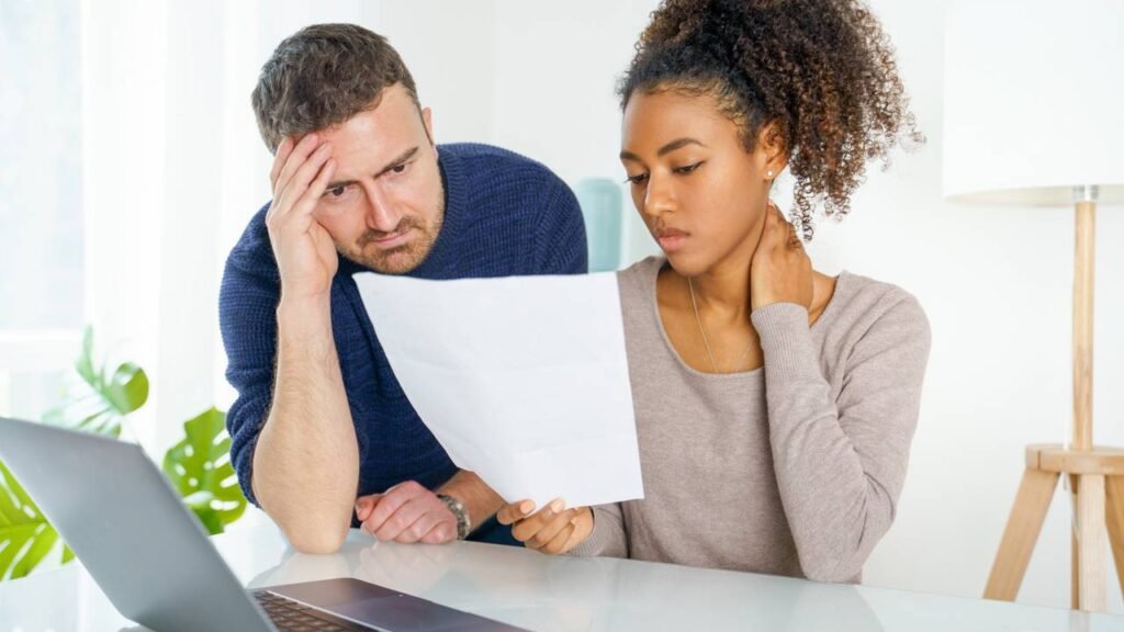 Como a ansiedade financeira dos pais afeta diretamente os filhos