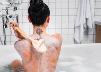 Se sua pele só piora, o problema pode estar no banho que você toma todo dia