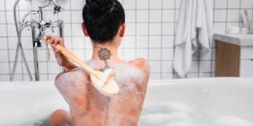 Se sua pele só piora, o problema pode estar no banho que você toma todo dia