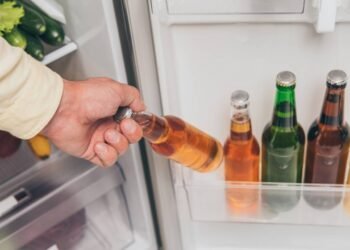 Quer bebida gelada até o fim da ceia? Use esse botão antes dos convidados chegarem