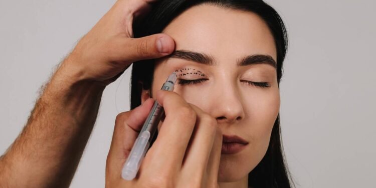 Blefaroplastia - Créditos: depositphotos.com / rabizo94@gmail.com