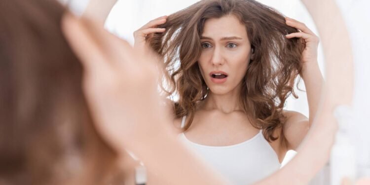 Acabe com a oleosidade do seu cabelo com um método caseiro sem agredir os fios