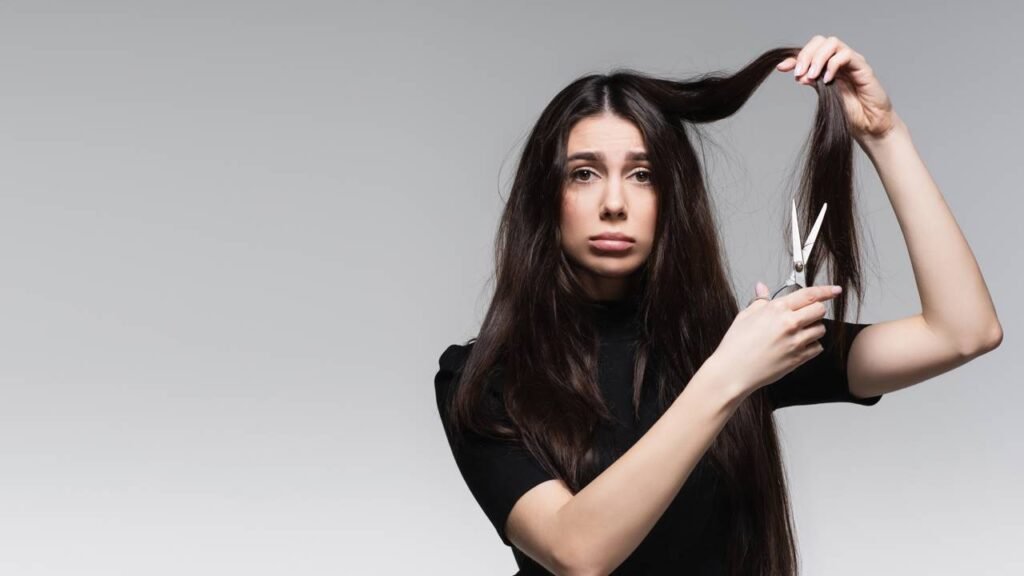 Cabelo opaco e amassado? Esse truque devolve vida antes mesmo de sair de casa