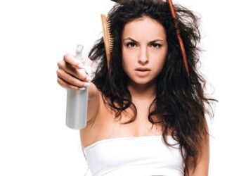 Alisamento detonou seu cabelo? Veja como reconstruir a fibra capilar em casa