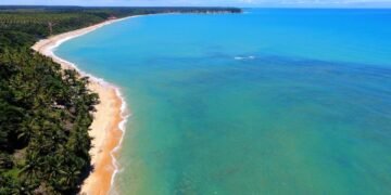 Sem asfalto, com casas coloridas e praias intocadas com águas cristalinas como o Caribe: o vilarejo baiano que desperta o desejo de largar tudo e viver ali