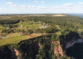 O refúgio brasileiro onde montanhas gigantes e águas límpidas criam cenários irreais