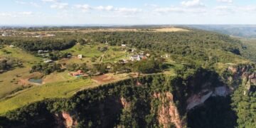 O refúgio brasileiro onde montanhas gigantes e águas límpidas criam cenários irreais