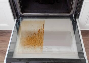 A solução mais inesperada para acabar com gordura grudada sem produtos fortes