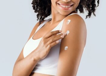 Diga adeus aos braços ásperos com esse segredo de skincare natural