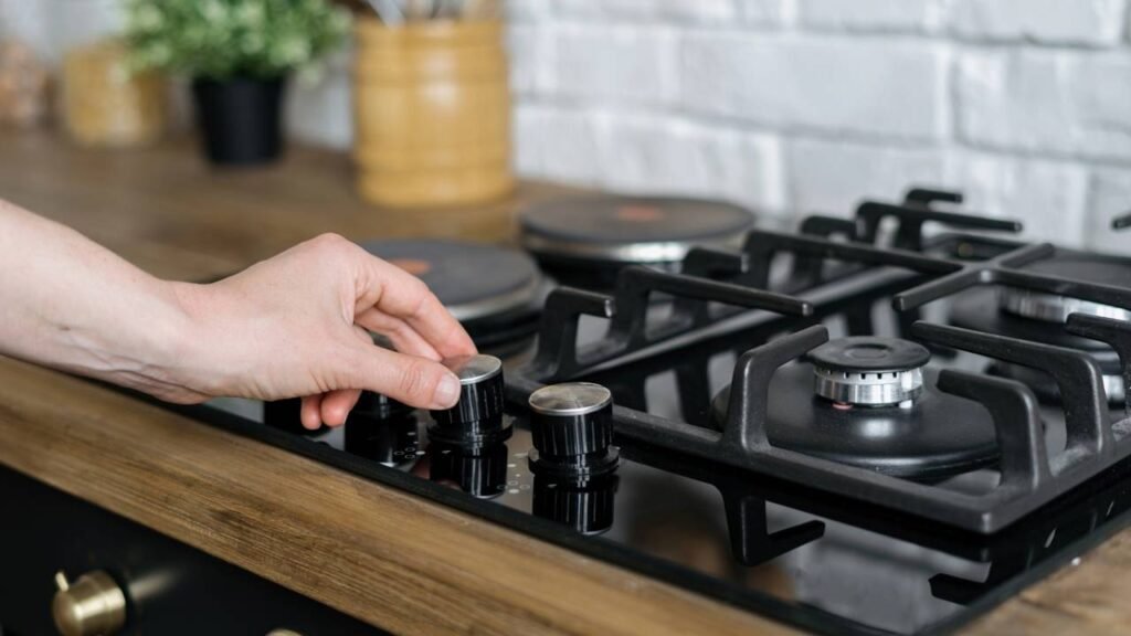 Se essa mancha aparecer no seu fogão, desligue tudo imediatamente