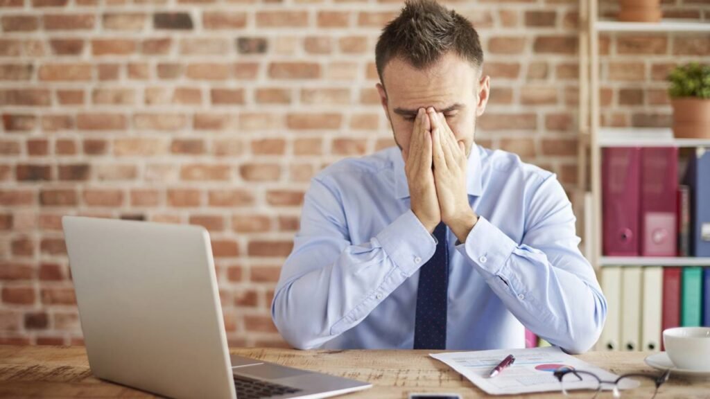 O esgotamento emocional que atinge quem vive em “modo sobrevivência” todos os dias