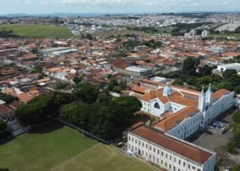 A cidade do interior paulista onde o calçado ganha o mundo, o basquete lota ginásio e a qualidade de vida é boa