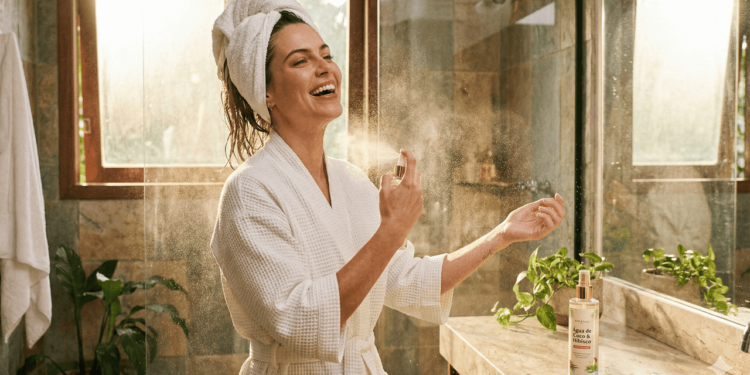 O body splash é indicado principalmente para pessoas que preferem fragrâncias suaves e uso prolongado durante o dia