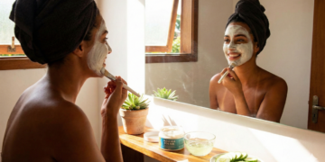 No verão, o autocuidado não depende de muitos produtos ou passos complicados